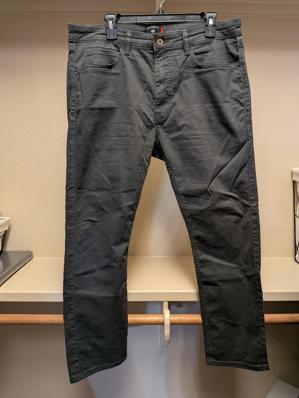 Dockers Men's Grey Slim Straight Jeans